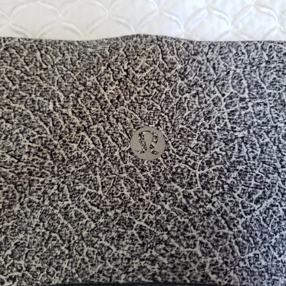 Lululemon Train Times Crop (17") Legging Fractal Alpine White Black / Black Sz 6 - Picture 8 of 9